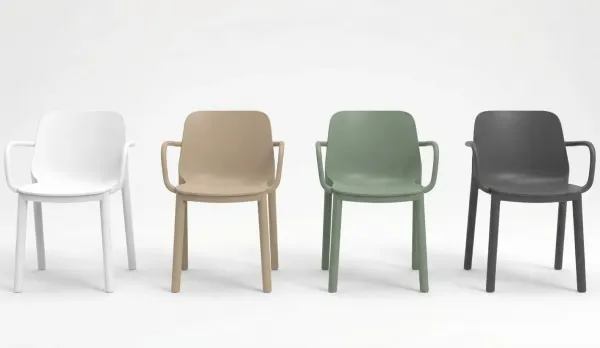 Silla de polipropileno con brazos