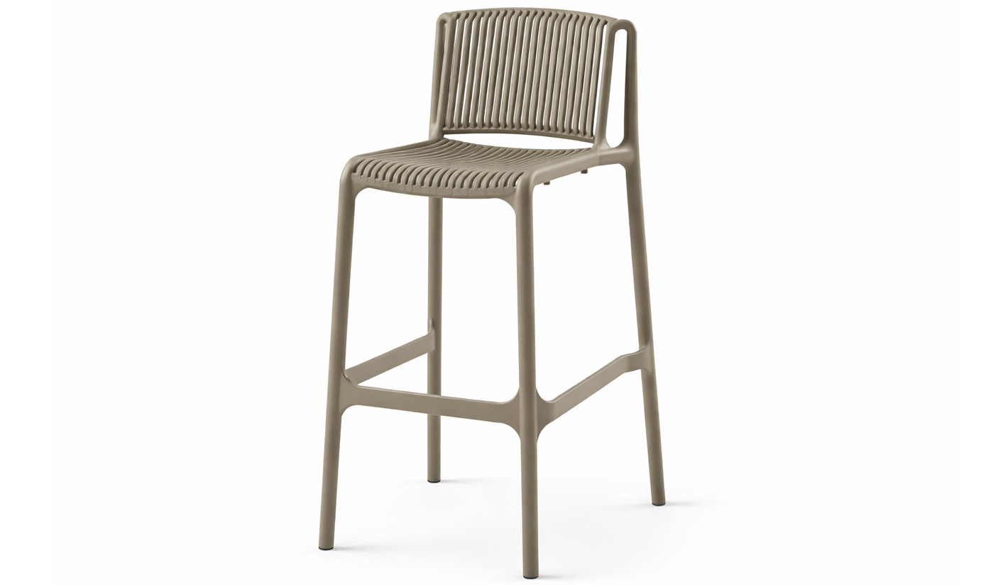 Taburete de polipropileno de diseño elegante